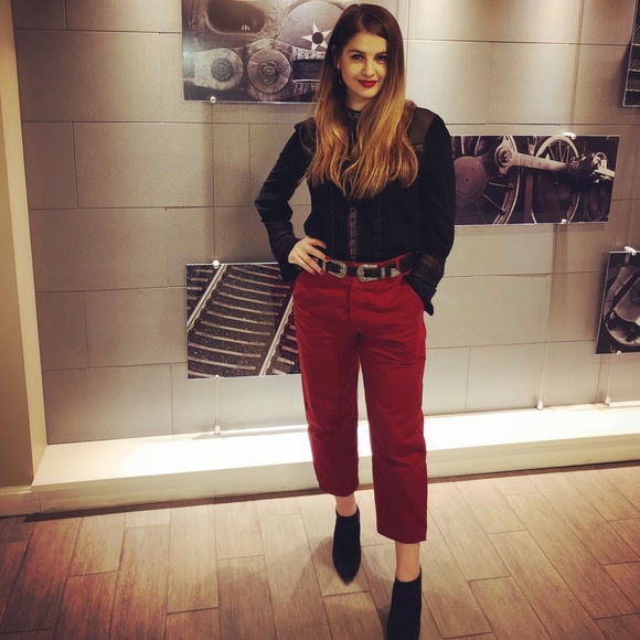 Meet your Posher, Cristina - Picture 1 of 1